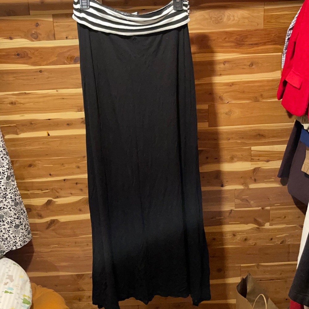 black maxi skirt